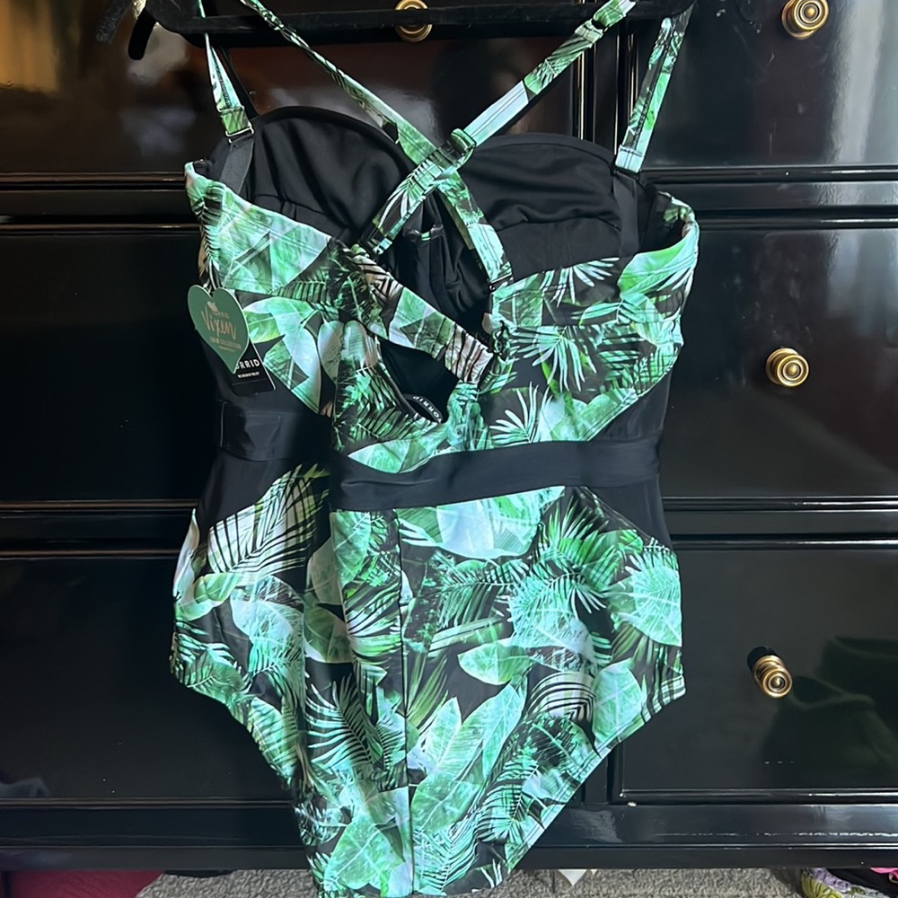 Torrid Palm Print One-Piece Vixen Collection Swimsuit NWT PUSH UP CUPS - Picture 5 of 8